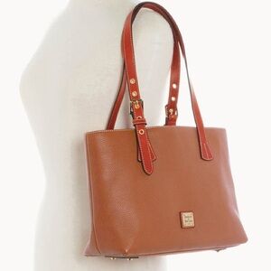 Dooney & Bourke 🆕 Pebble Grain Small Hanna caramel Tote